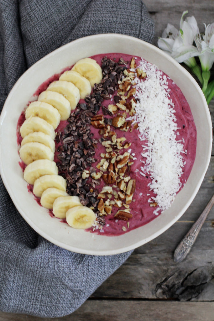 Mixed Berry Dessert Smoothie Bowl: Jessi's Kitchen 