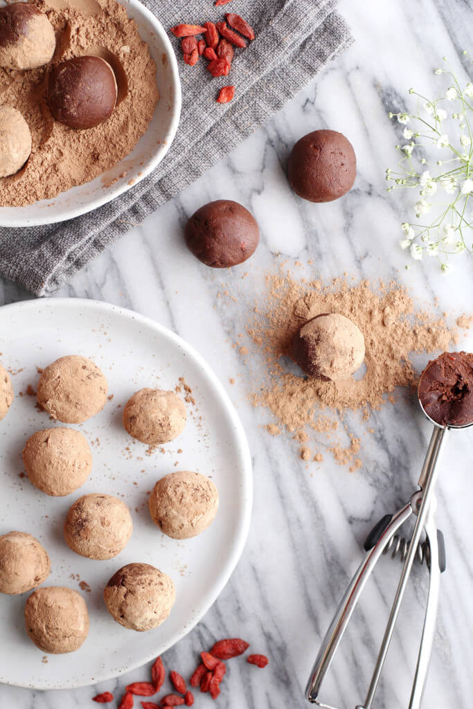 Chocolate Goji Berry Maca Truffles: Jessi's Kitchen 