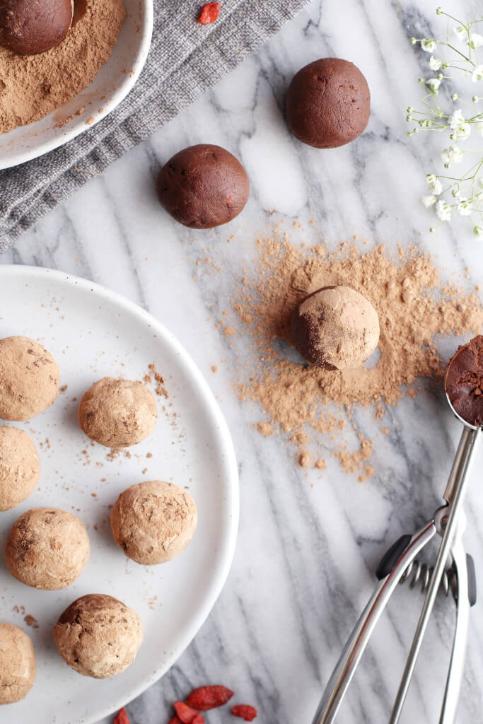 Chocolate Goji Berry Maca Truffles: Jessi's Kitchen 