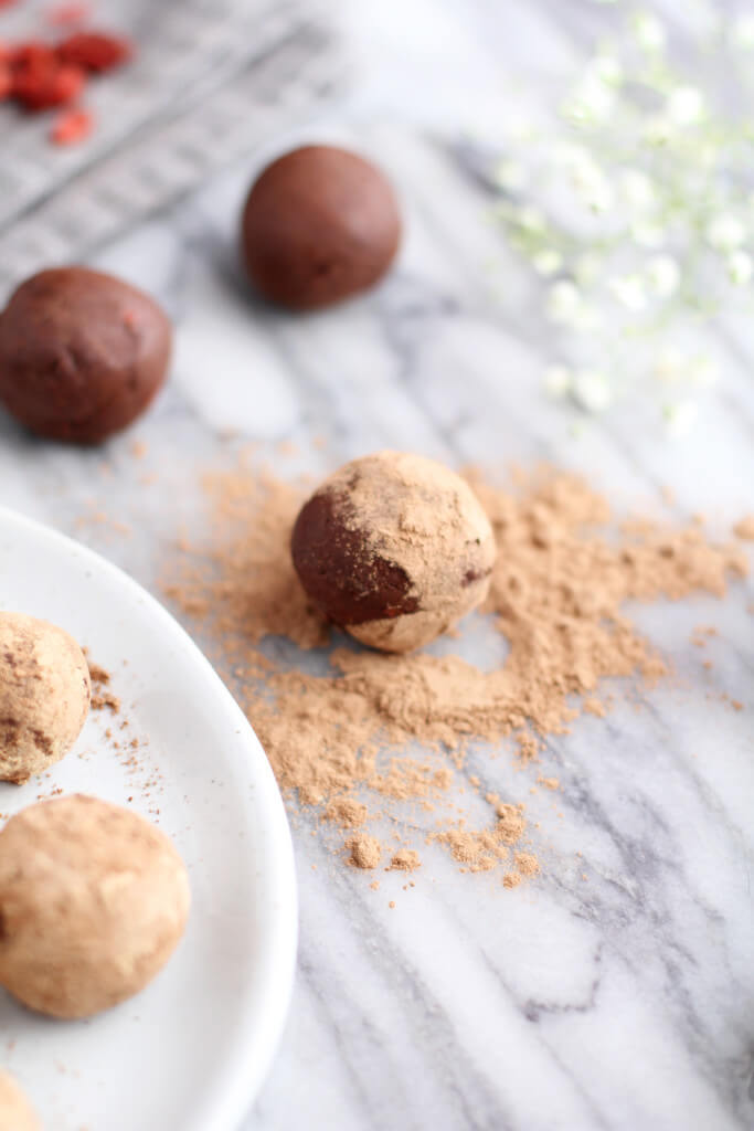 Chocolate Goji Berry Maca Truffles: Jessi's Kitchen