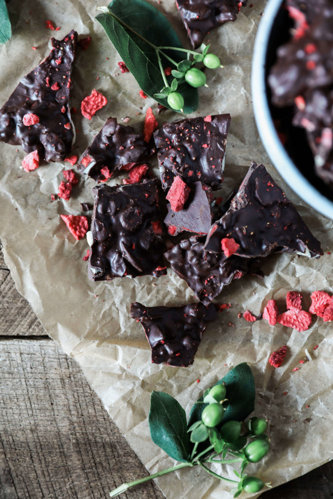 Strawberry Almond Chocolate Bark: Jessi's Kitchen