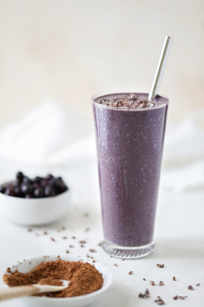 Raw Cacao and Blueberry Smoothie: Jessi's Kitchen